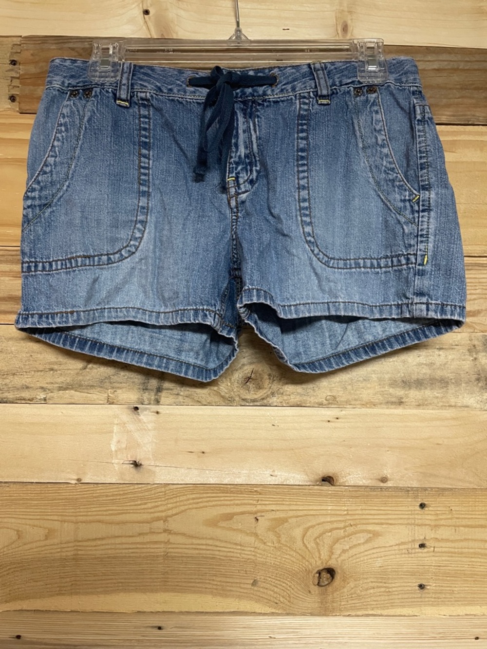UNIONBAY size 5 Mid-rise Light Blue Denim Drawstring Pork-chop Pocket Shorts